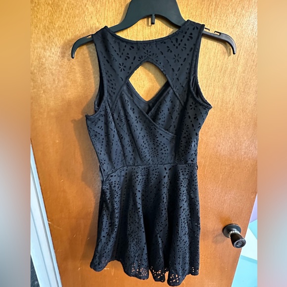 Black mini dress - Picture 3 of 3